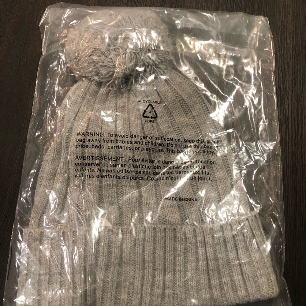 Michael Kors Beanie with Pom - Picture 7 of 8